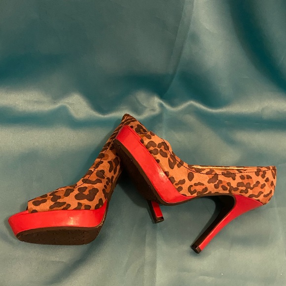 Heels - Picture 3 of 4